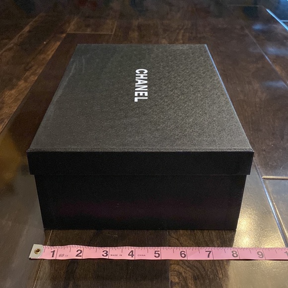 CHANEL - Empty Shoe Box Gift Storage Authentic Black & White Box Medium EUC - Picture 5 of 6